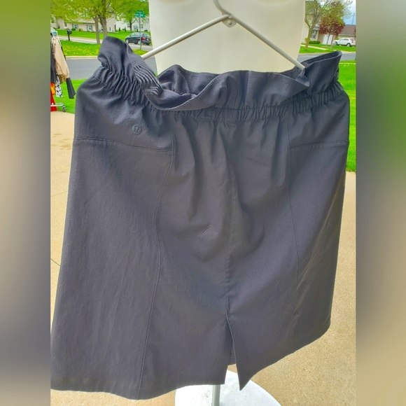 lululemon black skirt, size 10 - Picture 3 of 3